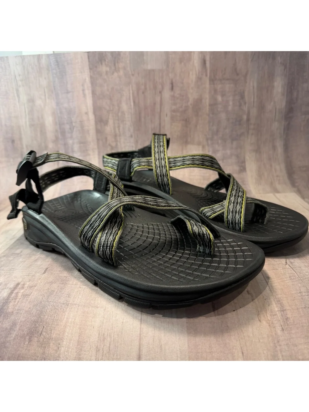 Chaco Mens Z/Volv 2 Sandals Perentie Neon Gray Yellow Strap Size 10 Toe Loop EUC